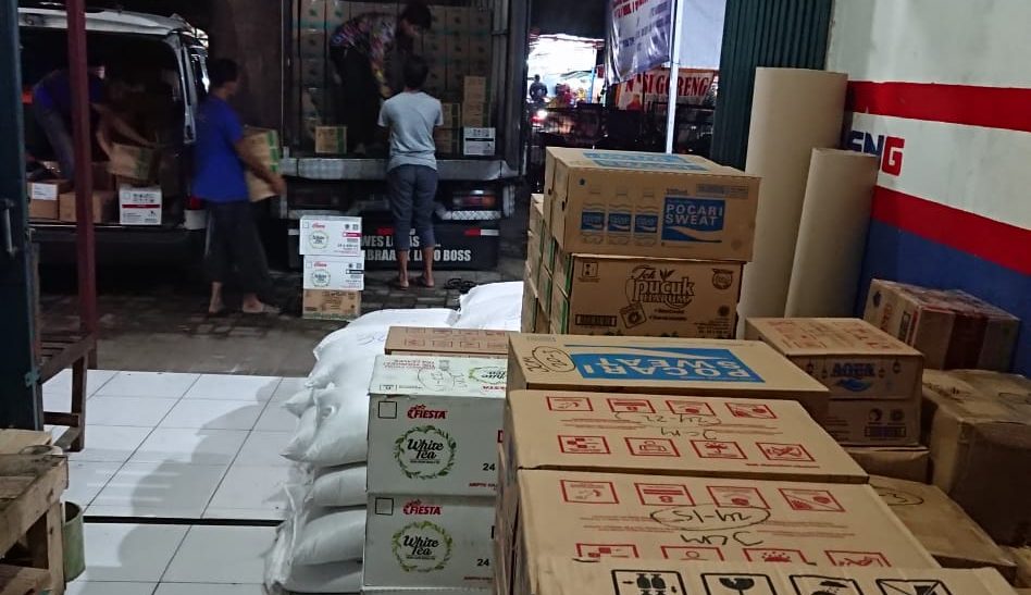 Distribusi bahan sembako ke restoran